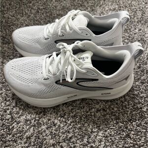 Brooks White Glycerine 22